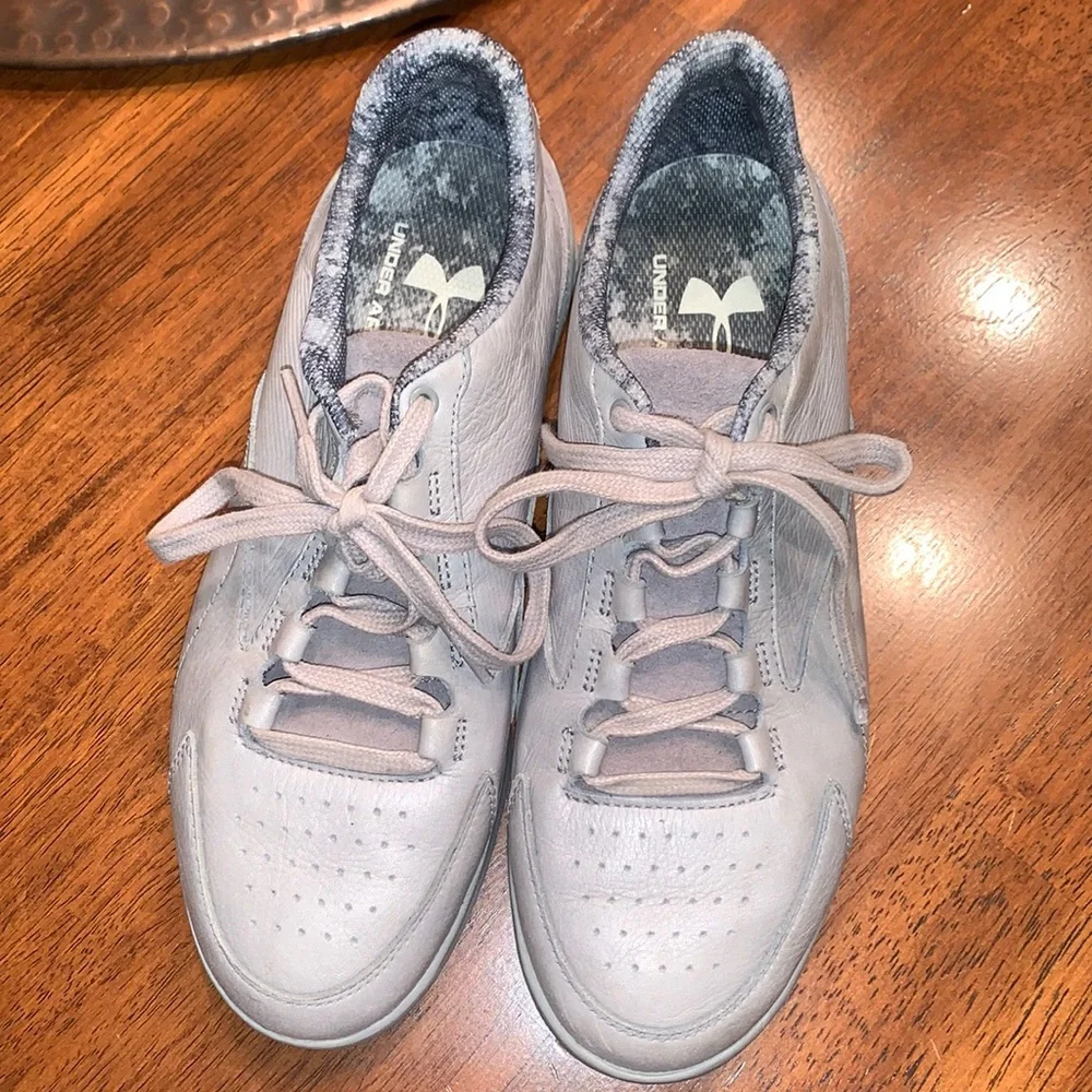 WOMENS UNDER ARMOUR SNEAKER SIZE 8